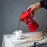 نمای بسته بندی موکاپات بیالتی مدل اکسکلوسیو ۹۰۵۳ با ظرفیت ۳ کاپ برچسب و بسته بندی