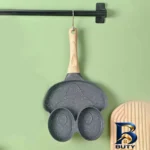 نمای بسته بندی تابه پنکیک قورباغه با جنس آلومینیوم و دسته چوبی برچسب و بسته بندی