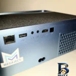 نمای کناری ویدئو پروژکتور مگاژکت مدل mcast 1095 با کیفیت بالا عمق قاب و پروفایل