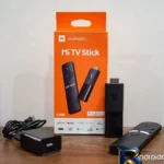 نمای جلو اندروید باکس شیائومی مدل Mi TV Stick طراحی و جزئیات کلیدی