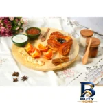نمای بسته بندی سینی سرو گردان چوبی دایره ای ۳۶×۳۶×۴ سانتی متر، وزن ۸۹۵ گرم، یک طبقه، مناسب کیک و پیتزا، همراه جعبه، کد ۶۳۵۳۴۶