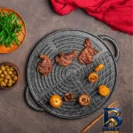 نمای جزئیات تابه گریل چدن نالینو با سوپاپ بخار و قابلیت پرداخت و جزئیات مواد