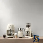 نمای بسته بندی قهوه ساز اسمگ مدل DCF۰۲CREU، ظرفیت دم آوری ده فنجان با فیلتر دائمی، دارای تایمر، صفحه گرم نگهدارنده قهوه، تعیی