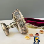 نمای جلو ست پذیرایی مسی مدل قلم زنی کد ZH۳۲۰.۱۴ مجموعه چهار عددی اصل برچسب بسته و وزن خالص
