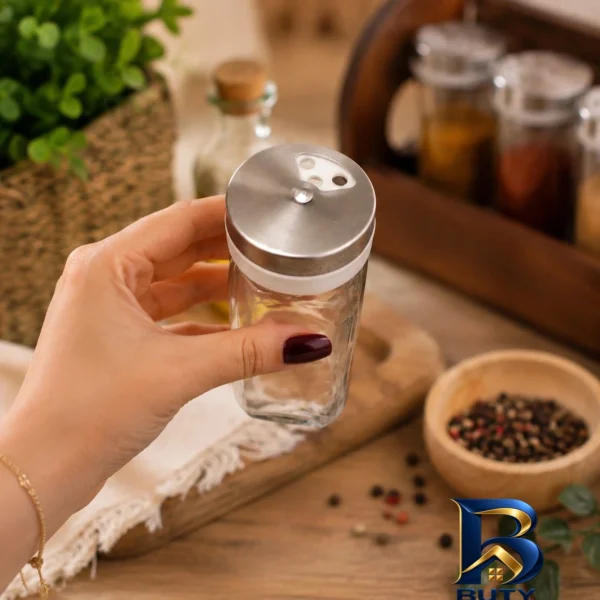 نمای بسته بندی جای ادویه ۸ پارچه مدل پرتو a۷ به همراه استند اصل برچسب و بسته بندی