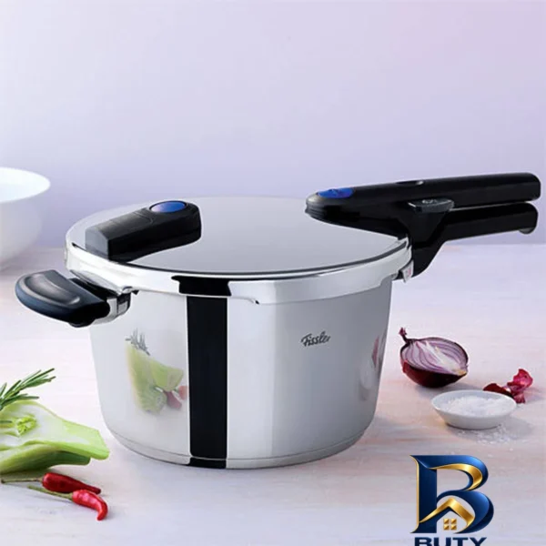 نمای بسته بندی زودپز فیسلر Vitaquick با سبد بخارپز و کف سه لایه برچسب و بسته بندی