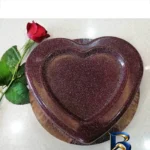 نمای جزئیات قالب کیک مدل قلب با کف برجسته نمای نزدیک دانه