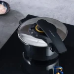 نمای بسته بندی زودپز مادام کوکو مدل Cap با بدنه استیل برچسب و بسته بندی