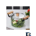 نمای بسته بندی قابلمه شیشه ای پیرکس با دسته چوبی و طراحی زیبا برچسب و بسته بندی