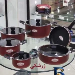 نمای بسته بندی سرویس قابلمه و تابه گرانیتی ۱۱ پارچه زرساب مدل فلورا FL-۷۹۰۰ اصل برچسب و بسته بندی