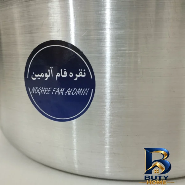 نمای بسته بندی سرویس قابلمه ۸ پارچه نقره فام آلومین مدل TIK 4 برچسب و بسته بندی