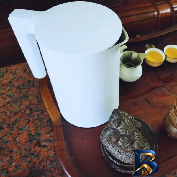 نمای بسته بندی کتری برقی شیائومی مدل Mi electric kettle ۲ MJDSH۰۴YM اصل برچسب و بسته بندی