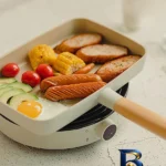 نمای بسته بندی تابه نیوفلیم نچسب با در شیشه ای و دسته چوبی برچسب و بسته بندی