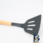 نمای جزئیات سرویس کفگیر و ملاقه ۱۲ پارچه مدل NDI۱۳۷۴ اصل نمای نزدیک دانه