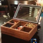 نمای جزئیات جعبه پذیرایی شیک مدل RM 155 با در شیشه ای پرداخت و جزئیات مواد