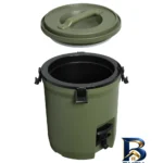 نمای جزئیات کلمن استنلی مدل Fast Flow Water Jug با گنجایش 7.5 لیتر حرکت و نصب پشتی