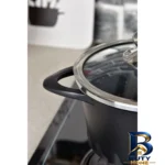 نمای جزئیات قابلمه اس جی چدن با روکش نانو گرانیت و در شیشه ای پرداخت و جزئیات مواد