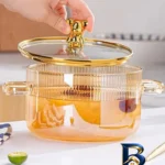 نمای جزئیات قابلمه پیرکس با در خرسی و طراحی زیبا پرداخت و جزئیات مواد