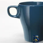 نمای کناری ماگ ایکیا مدل Fargrik 60143992 با طراحی ساده پروفایل و ساختار