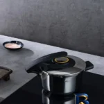 نمای کناری زودپز مادام کوکو مدل Cap با بدنه استیل پروفایل و ساختار
