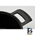 نمای کناری قابلمه چدن راکلند با در پیرکس و سوپاپ بخار پروفایل و ساختار