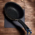 نمای کناری تابه گرانیتی کودک با طراحی مناسب و کفه نچسب پروفایل و ساختار