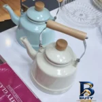 نمای کناری کتری لعابی با گنجایش 2.5 لیتر پروفایل و ساختار