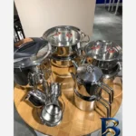 نمای جلو سرویس قابلمه و تابه استیل ۱۷ پارچه کاراجا مدل Osaka PowerSteel Pro طراحی و جزئیات کلیدی