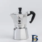 نمای جلو قهوه ساز بیالتی مدل موکا اکسپرس 4Cups A با کیفیت طراحی و جزئیات کلیدی