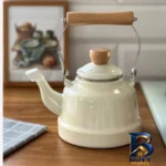نمای جلو کتری لعابی با گنجایش 2.5 لیتر طراحی و جزئیات کلیدی