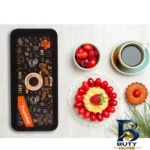 نمای جلو سینی مهروز مدل SE-۷۰۹ طرح Enjoy your Coffee اصل طراحی و جزئیات کلیدی