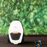 نمای جلو جاروبرقی ۲۲۰۰ وات آ ا گ مدل VX۸۲-۱-ALR اصل طراحی و جزئیات کلیدی