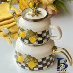 نمای بسته بندی ست کتری و قوری میس بتی مدل LINDA RN۹۶۶۳ اصل برچسب و بسته بندی