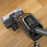 نمای کناری جارو شارژی عصایی بیسل مدل CrossWave OmniForce EDGE ۴۰۰۰E با باتری ۲۵۰۰mAh، توان مکش ۳۱ AirW، سه حالت کاری PowerVac