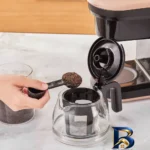 نمای جزئیات قهوه ساز کاراجا مدل Hatir Plas Mod با ظرفیت دم آوری ده فنجان پرداخت و جزئیات مواد