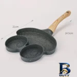 نمای جزئیات تابه پنکیک قورباغه با جنس آلومینیوم و دسته چوبی پرداخت و جزئیات مواد