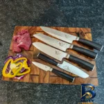 نمای جزئیات سرویس چاقو آشپزخانه ۵ پارچه کوکینگ فلیم مدل SW Pro ۵ با استند پرداخت و جزئیات مواد