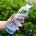 نمای جزئیات بطری آب مدل روزمره با گنجایش 0.5 لیتر پرداخت و جزئیات مواد
