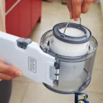 نمای جزئیات جارو شارژی دستی بلک اند دکر مدل PV۱۸۲۰L با باتری لیتیوم-یونی ۱۸ ولت، ظرفیت ۱۵۰۰ میلی آمپر ساعت، وزن ۱.۴ کیلوگرم و