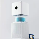 نمای در اتاق دستگاه تصفیه هوا شیائومی مدل Air Purifier 4 Lite سبک دیواری و مرجع اندازه