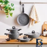 نمای جلو سرویس قابلمه و تابه بیوگرانیتی ۹ پارچه کاراجا مدل Biogranit Grey Stone طراحی و جزئیات کلیدی