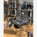 نمای جلو سرویس قابلمه و تابه استیل ۱۷ پارچه کاراجا مدل Osaka PowerSteel Pro طراحی و جزئیات کلیدی