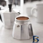 نمای جلو قهوه ساز بیالتی مدل موکا اکسپرس 4Cups A با کیفیت طراحی و جزئیات کلیدی