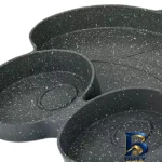 نمای جلو تابه پنکیک قورباغه با جنس آلومینیوم و دسته چوبی طراحی و جزئیات کلیدی