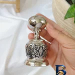 نمای جلو نمکدان مسی مدل قلم زنی کد ZH۴۴۷.۱ اصل طراحی و جزئیات کلیدی