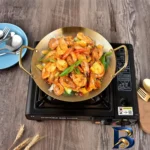 نمای جلو تابه استیل کارولین با دسته بلند و طراحی زیبا طراحی و جزئیات کلیدی