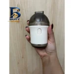 جارو شارژی دستی مدل M۳۳ با باتری ۵۰۰ میلی آمپر ساعت، شارژ از طریق پورت USB، توان موتور ۳.۵ وات، سری قابل تعویض و ظرفیت مناسب برای تمیز کردن سطوح کوچک خودرو اصل